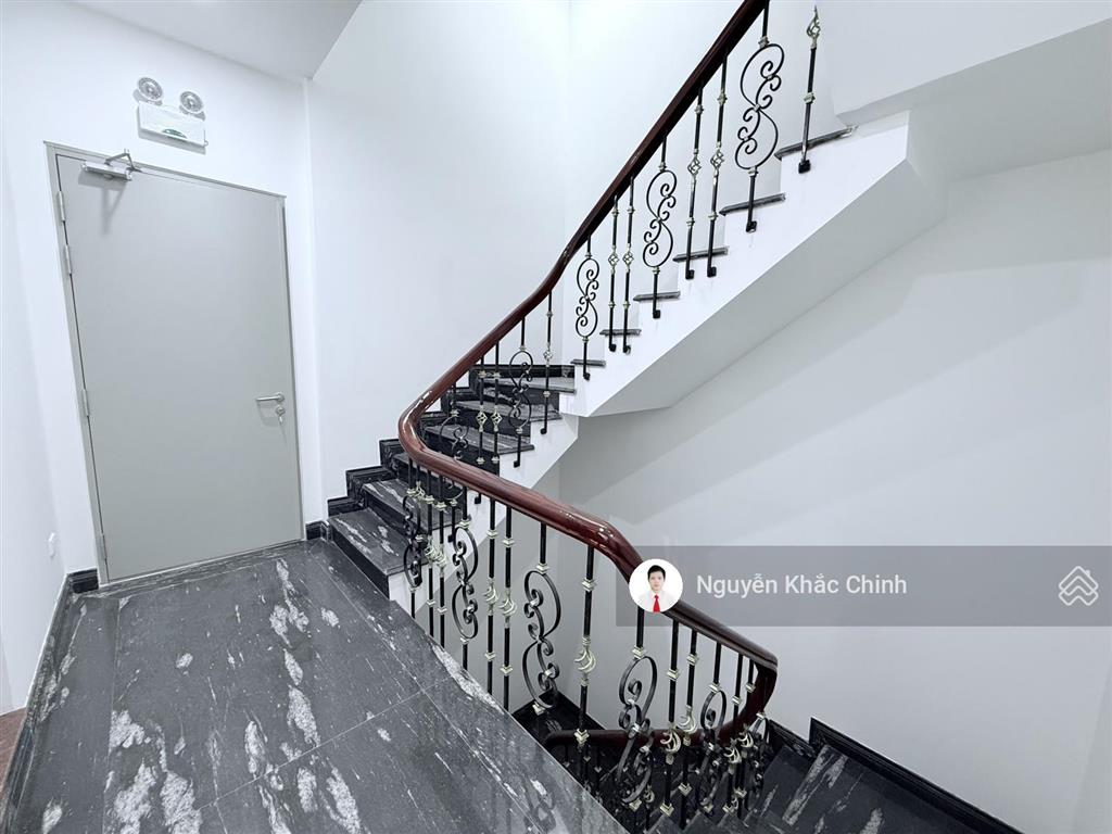 Cho thuê mp quang trung, 700m2, 10 tầng, mt 20m, thông sàn, pccc, nhà mới, 550tr