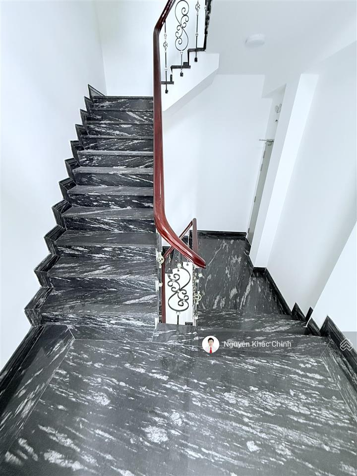 Cho thuê mp quang trung, 700m2, 10 tầng, mt 20m, thông sàn, pccc, nhà mới, 550tr