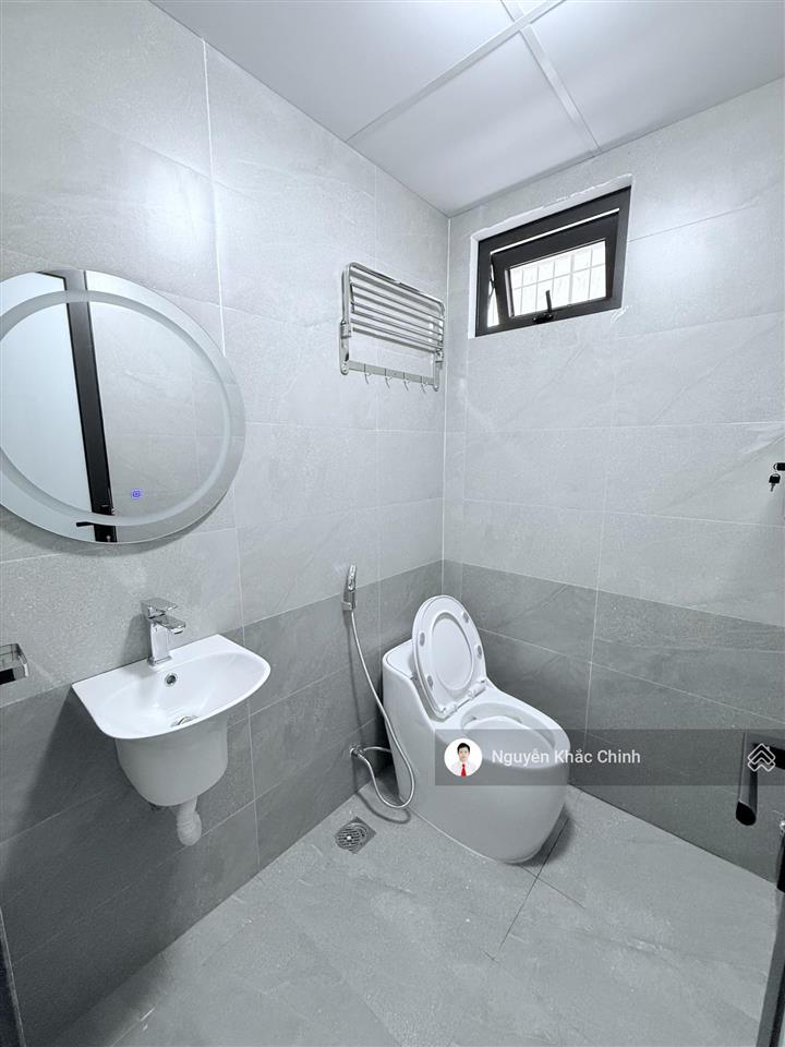 Cho thuê nhà trần thái tông, 150m2, 9 tầng, mt 8m, thông sàn, pccc, nhà đẹp