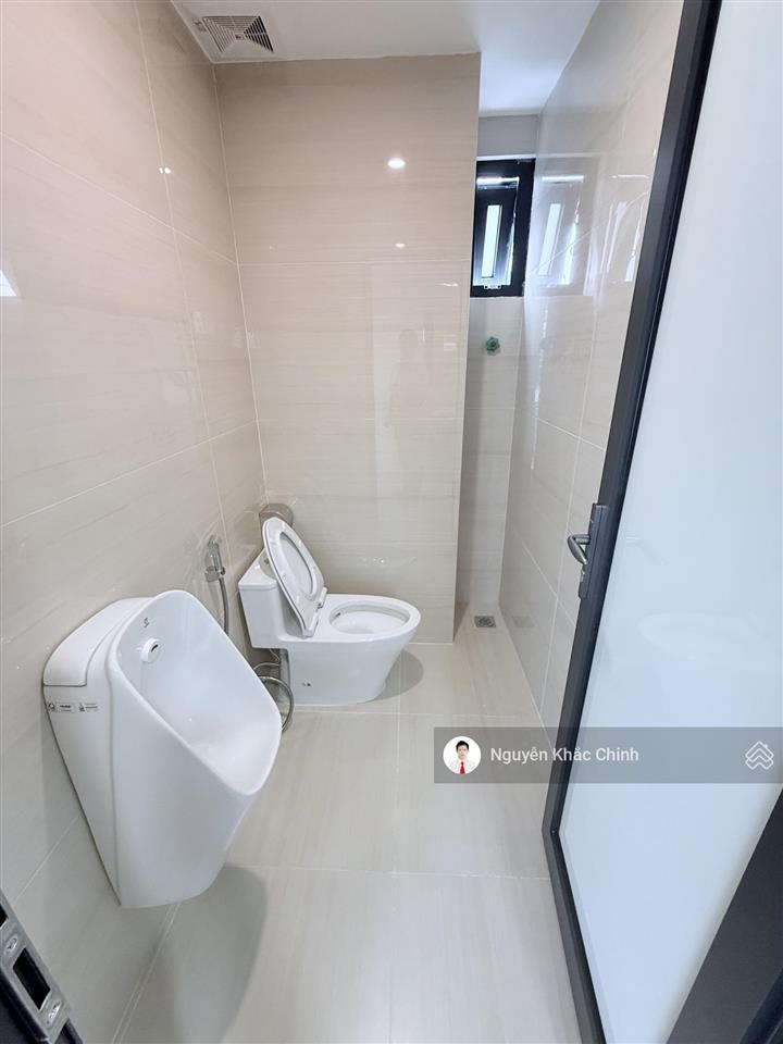 Cho thuê mp hoàng quốc việt, 220m2, 10 tầng, mt 9m, thông sàn, pccc, nhà mới