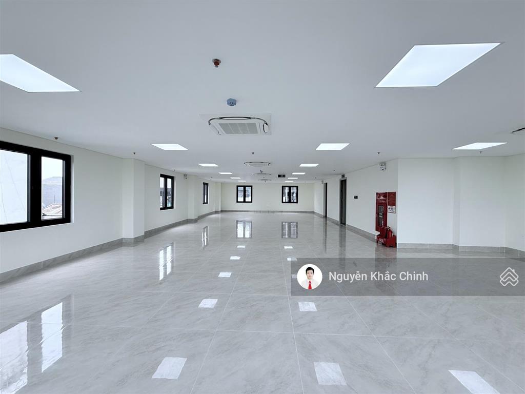 Cho thuê mp hoàng quốc việt, 220m2, 10 tầng, mt 9m, thông sàn, pccc, nhà mới
