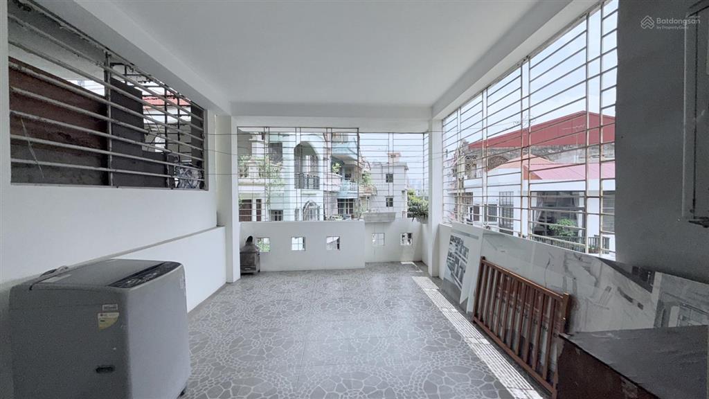 Cho thuê nhà hoàng quốc việt, 55m2, 5 tầng, ô tô, 20tr