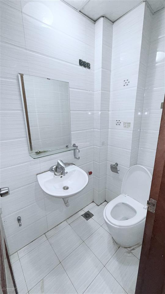 Cho thuê nhà hoàng quốc việt, 55m2, 5 tầng, ô tô, 20tr
