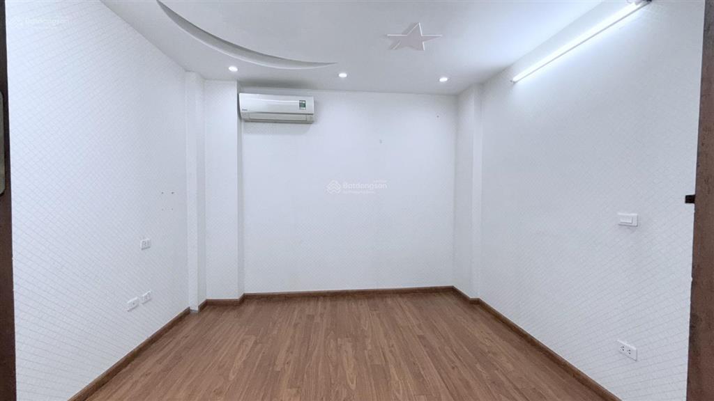 Cho thuê nhà hoàng quốc việt, 55m2, 5 tầng, ô tô, 20tr