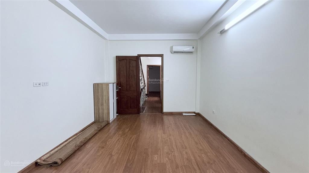 Cho thuê nhà hoàng quốc việt, 55m2, 5 tầng, ô tô, 20tr