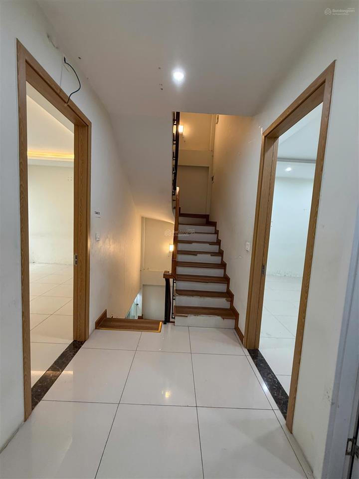 Cho thuê nhà ngõ 9 trần quốc hoàn, 65m2, 5 tầng, mt 5m  vp, kd, ở  20tr