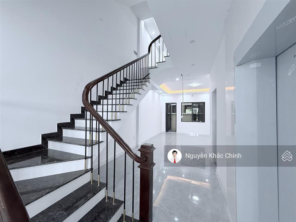 Cho thuê nguyễn văn huyên, 110m2, 5 tầng, thông sàn, thang máy, nhà mới