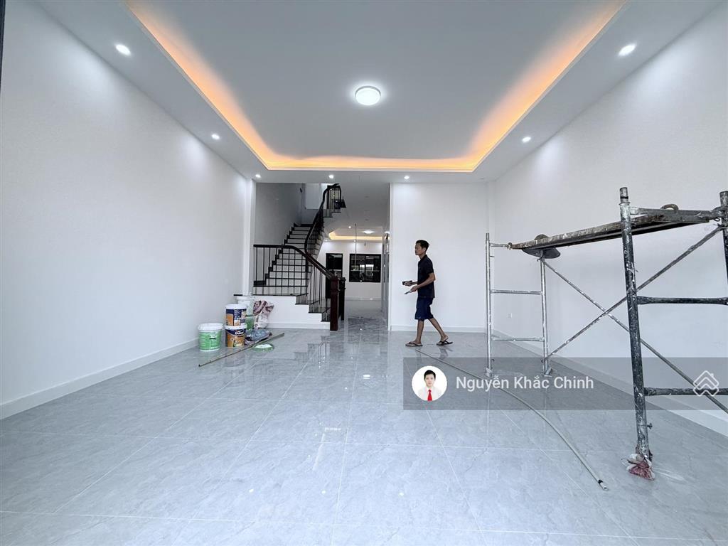 Cho thuê nguyễn văn huyên, 110m2, 5 tầng, thông sàn, thang máy, nhà mới