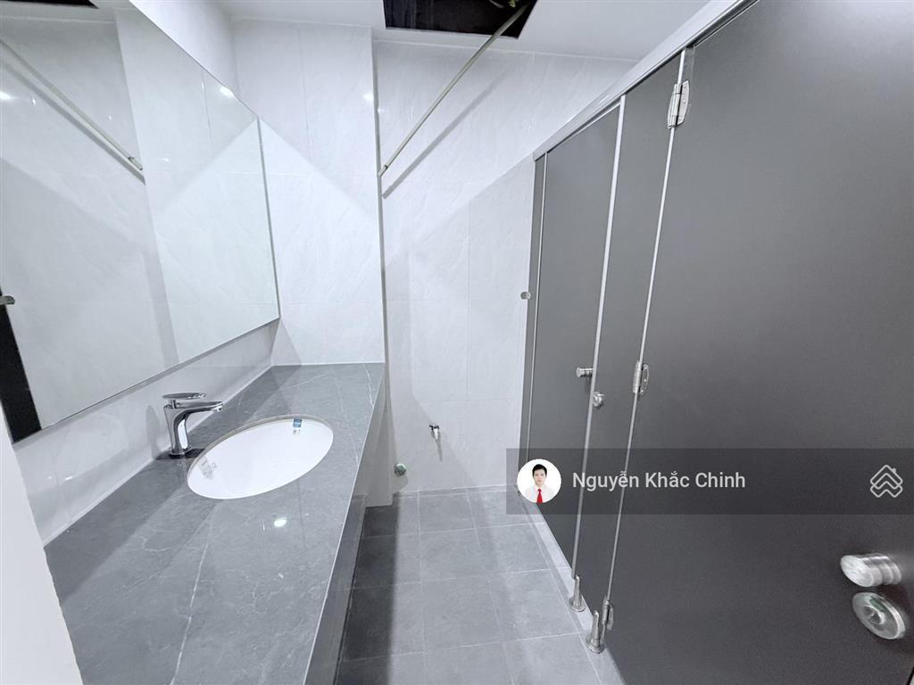 Cho thuê nguyễn văn huyên, 110m2, 5 tầng, thông sàn, thang máy, nhà mới