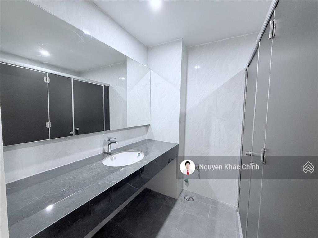 Cho thuê nguyễn văn huyên, 110m2, 5 tầng, thông sàn, thang máy, nhà mới