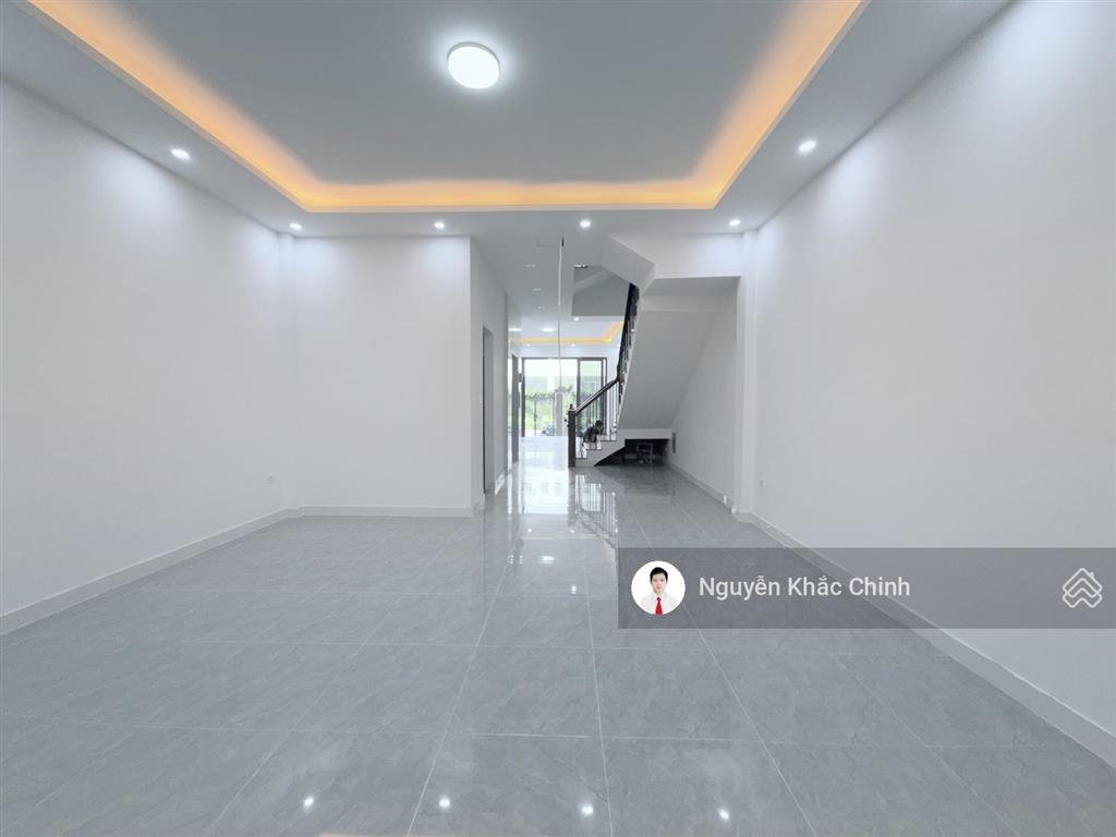 Cho thuê nhà hoàng quốc việt, 110m2, 5 tầng, thang máy, nhà mới, 65tr