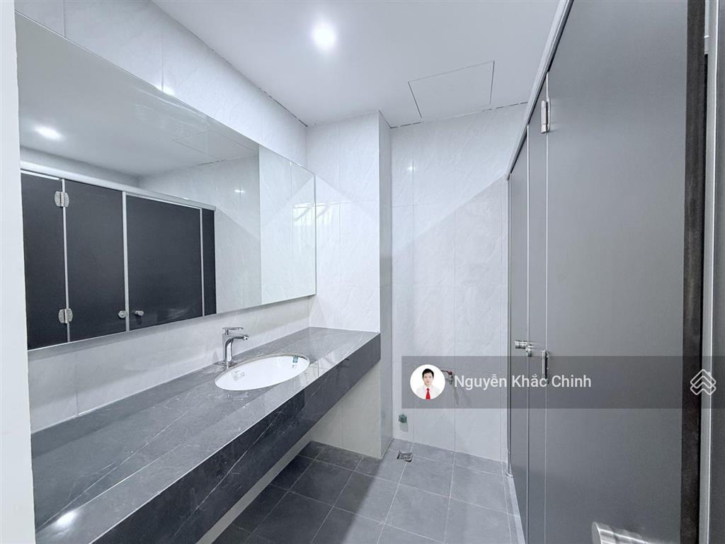 Cho thuê nhà hoàng quốc việt, 110m2, 5 tầng, thang máy, nhà mới, 65tr