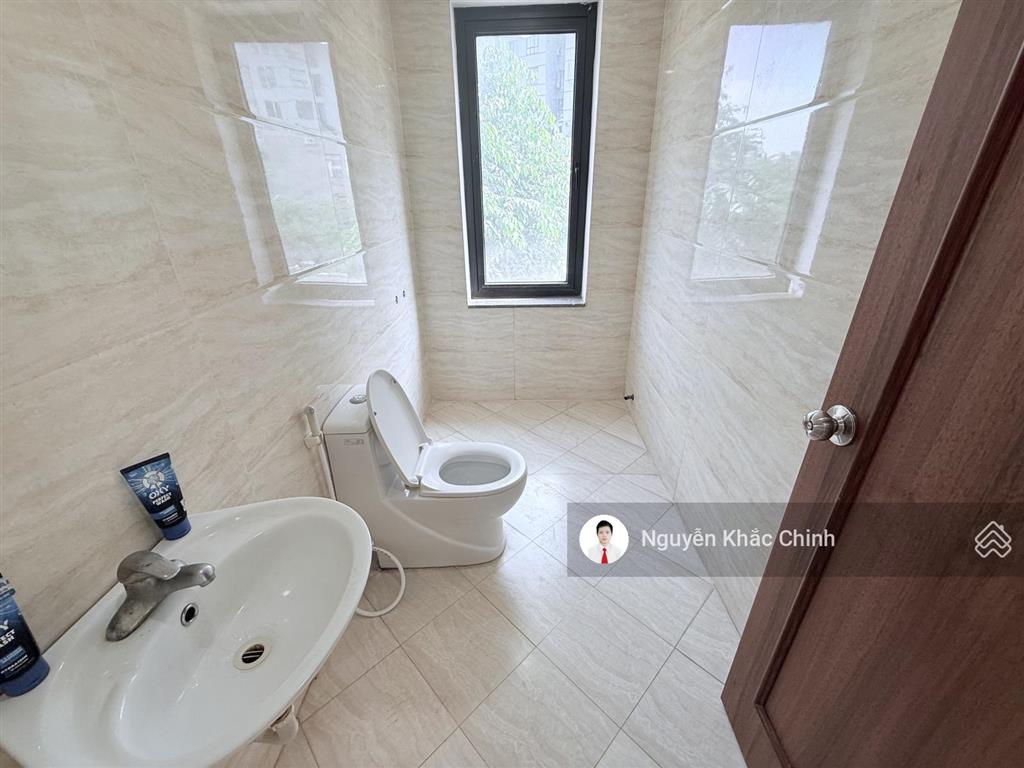 Cho thuê nhà phạm văn đồng, 100m2, 6 tầng, mt 6m, thang máy, 45tr