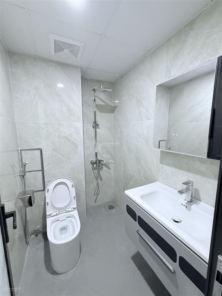 Cho thuê nhà nguyễn cơ thạch, 80m2, 7 tầng, thông sàn, thang máy, pccc, 40tr