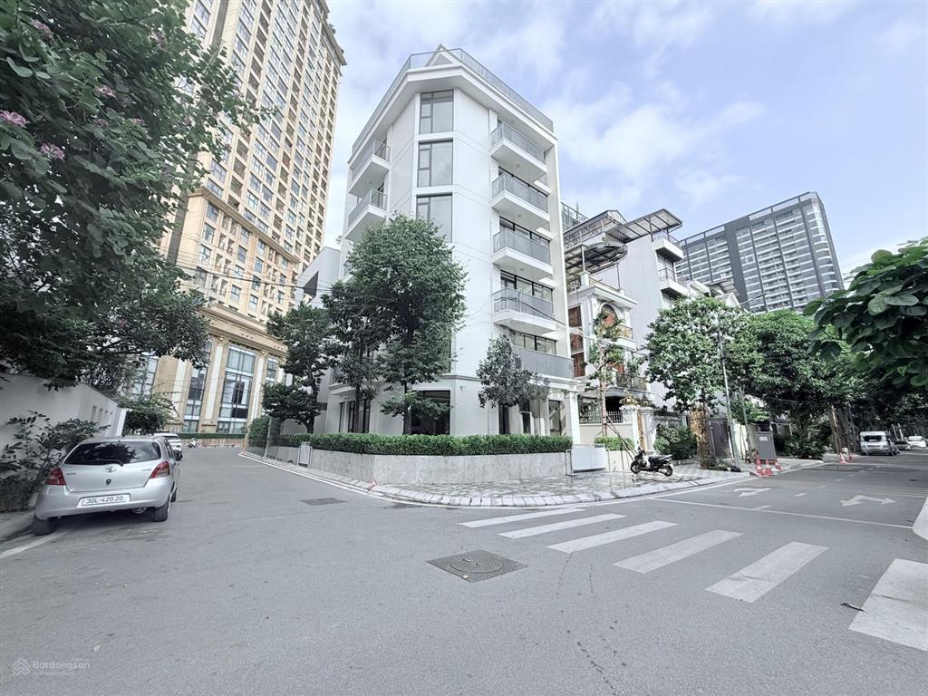 Cho thuê ngay khu vườn đào lạc long quân, 200m2, 7 tầng, lô góc, nhà mới, pccc, 190tr/th