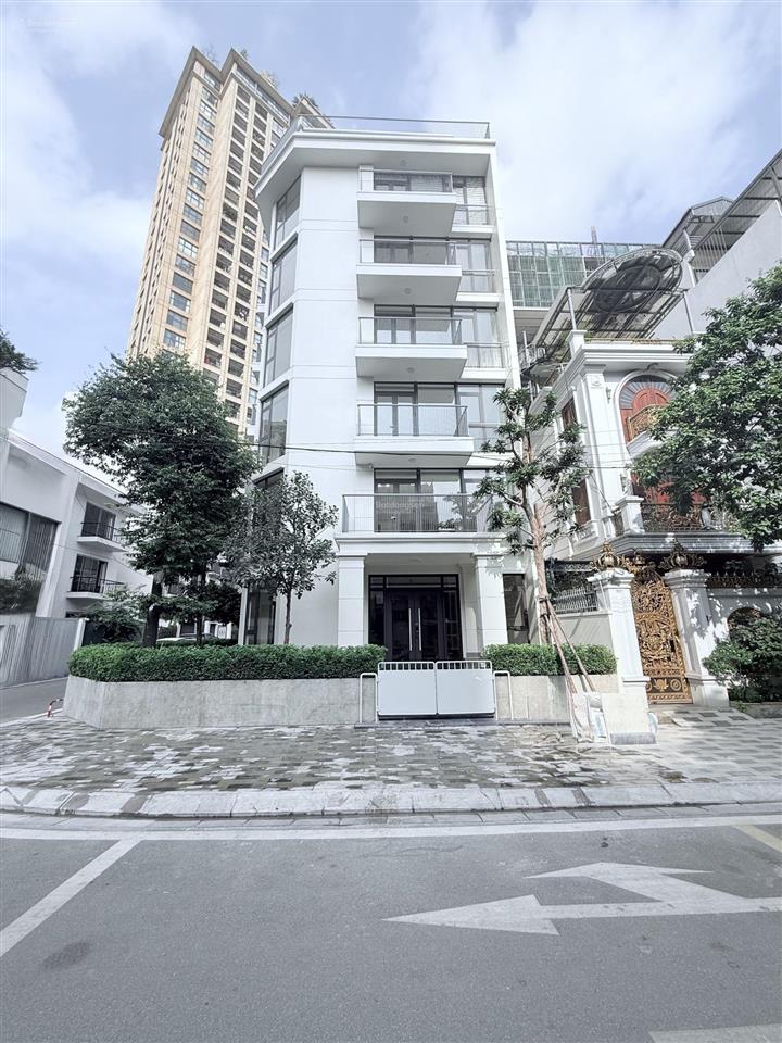 Cho thuê ngay khu vườn đào lạc long quân, 200m2, 7 tầng, lô góc, nhà mới, pccc, 190tr/th