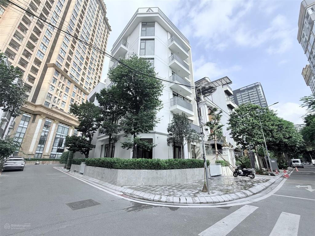 Cho thuê ngay khu vườn đào lạc long quân, 200m2, 7 tầng, lô góc, nhà mới, pccc, 190tr/th