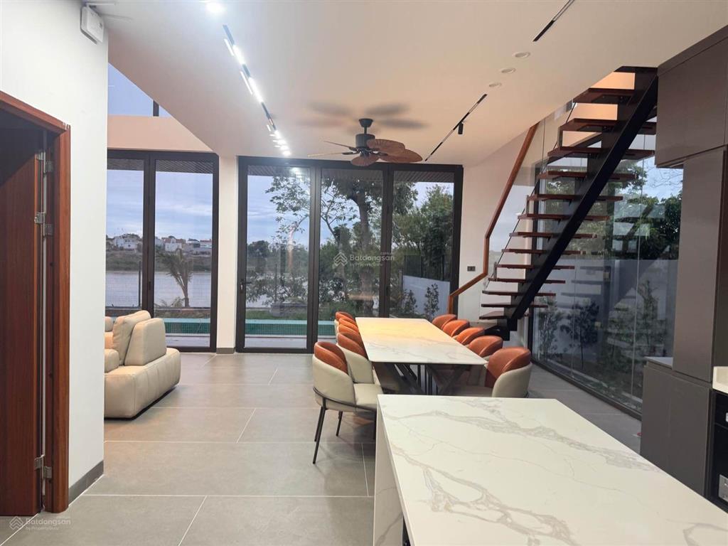 Bán gấp biệt thự view sông 800m2, 10pn, tại việt hưng, long biên  ful nội thất 5 sao  giá cực tốt