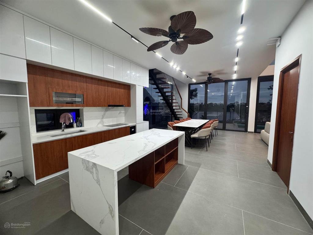 Bán gấp biệt thự view sông 800m2, 10pn, tại việt hưng, long biên  ful nội thất 5 sao  giá cực tốt