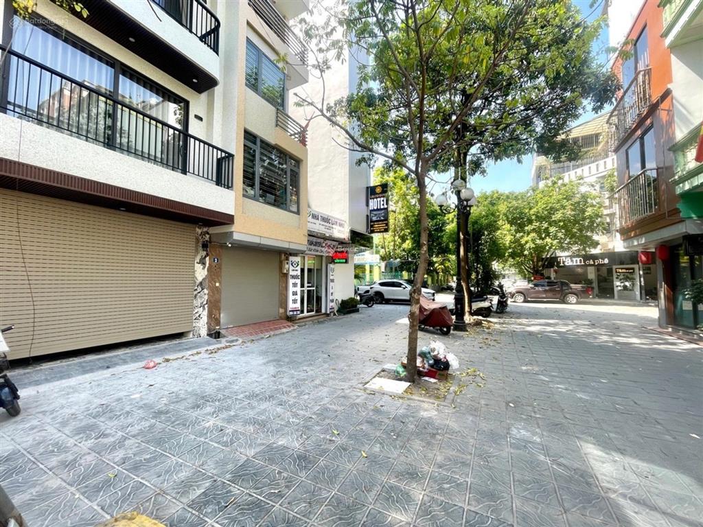 Bán căn nhà vip phố trạm  đường 10m vỉa hè  7 tầng thang máy  gara ô tô 7 chỗ