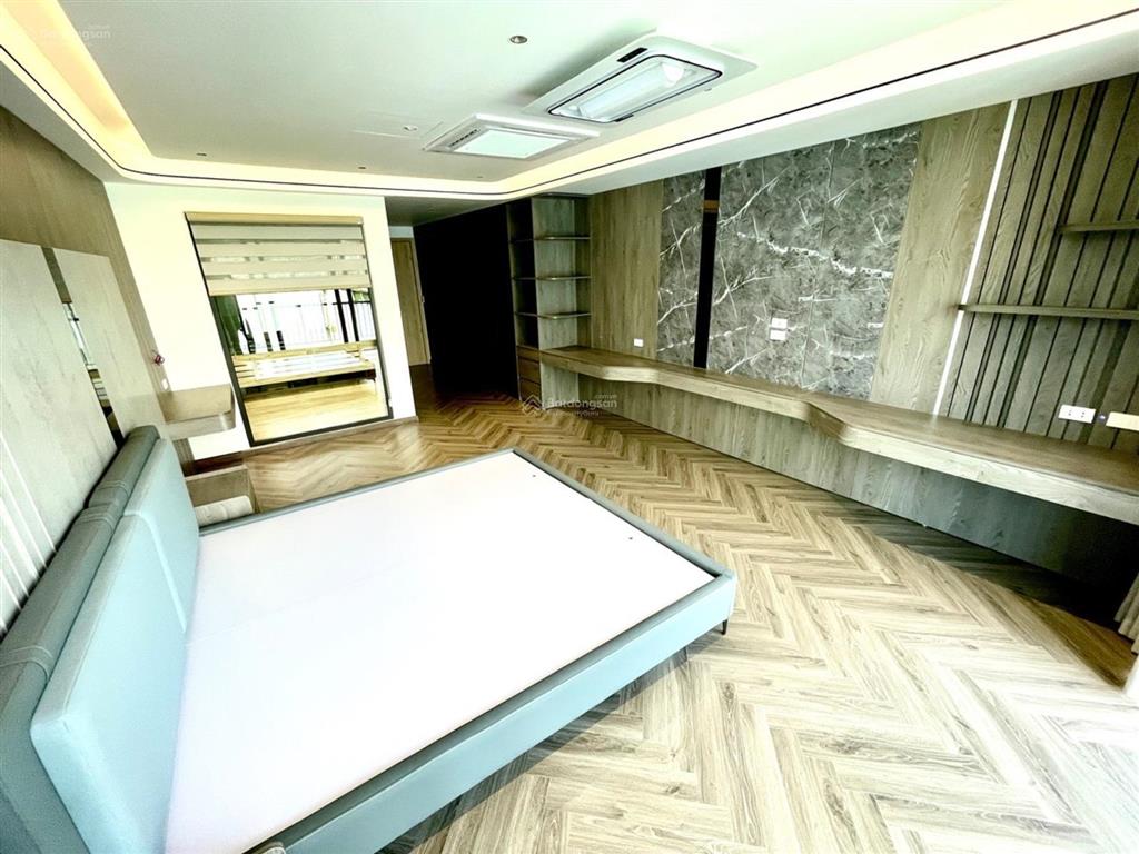 Bán căn nhà vip phố trạm  đường 10m vỉa hè  7 tầng thang máy  gara ô tô 7 chỗ