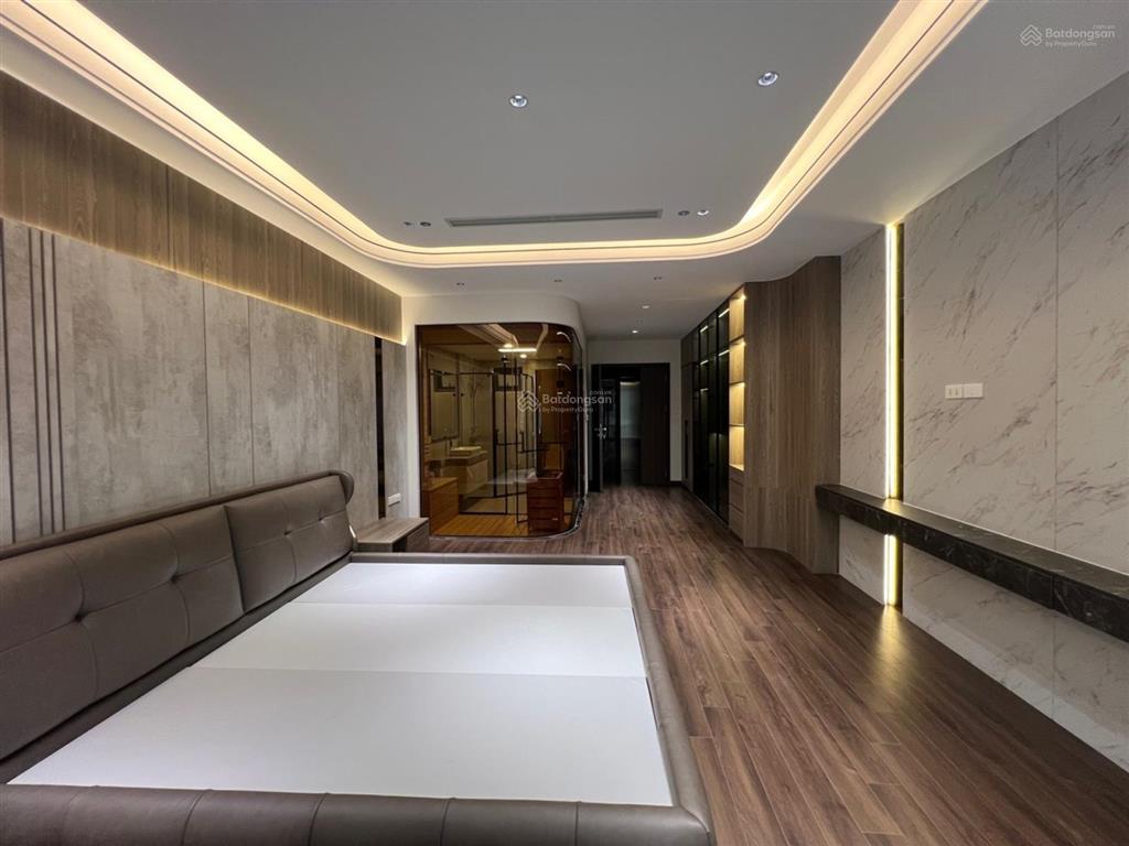 Bán nhà mới tinh ngọc lâm  long biên  cách mặt phố 1 nhà  7 tầng tháng máy  ô tô vào nhà