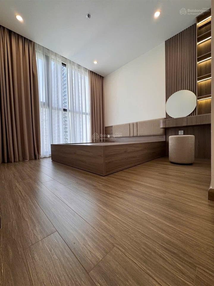Bán căn hộ tầng 17 the canopy 3  dt 74m, giá 6,65 tỷ, view bể bơi, 2 pn+, full nội thất