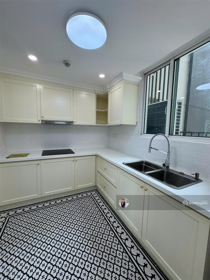 Nhà mới 100%  duplex thông tầng cổ điển  dt 356 m2  giá 23 tỷ  bấm xem hình ảnh thật
