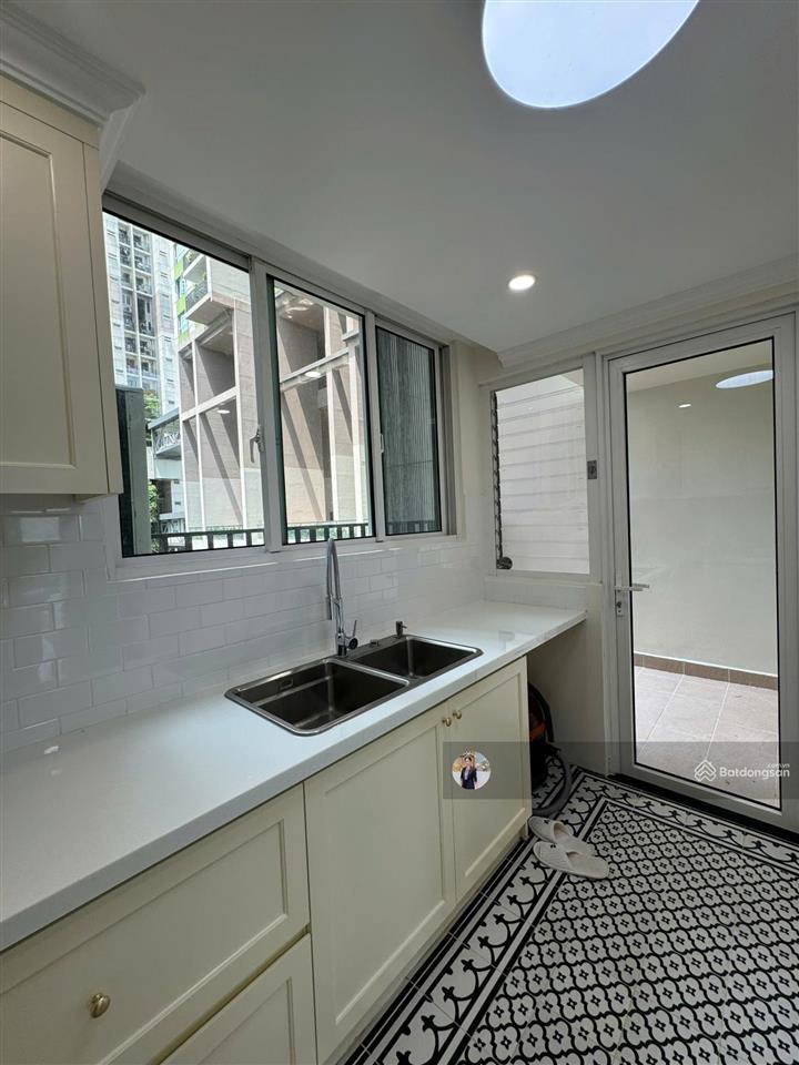 Nhà mới 100%  duplex thông tầng cổ điển  dt 356 m2  giá 23 tỷ  bấm xem hình ảnh thật