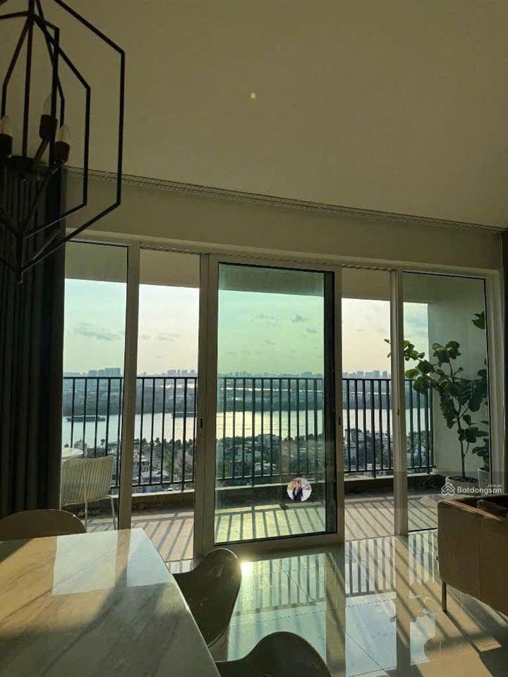 Nóng hơn mùa hè  nhà thật  view thật 4 phòng ngủ trực diện sông không che dt 204 m2  giá 19,5 tỷ