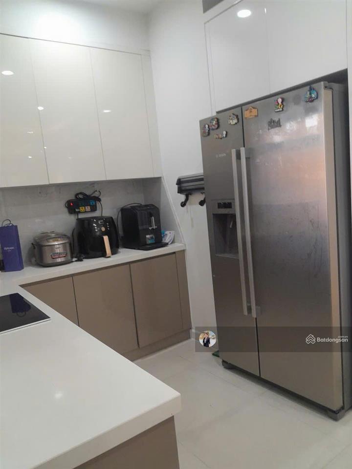 Trực tiếp chính chủ 3pn ban công rộng | view hồ bơi | dt 136m² | giá 19 tỷ