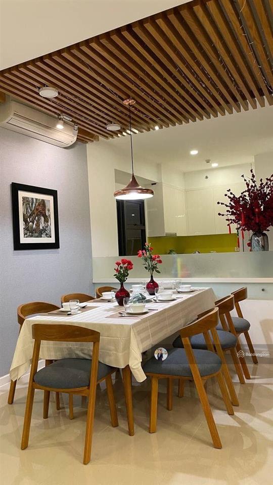 Trực tiếp chính chủ 3pn ban công rộng | view hồ bơi | dt 136m² | giá 19 tỷ