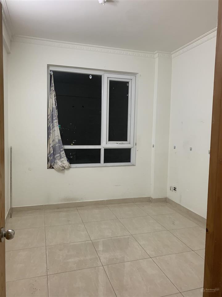 Bán căn hộ cbd tầng trung, ,view hồ bơi, 3pn, 2wc, suất nội bộ giá tốt chỉ 3.3 tỷ, giữ lại 100tr