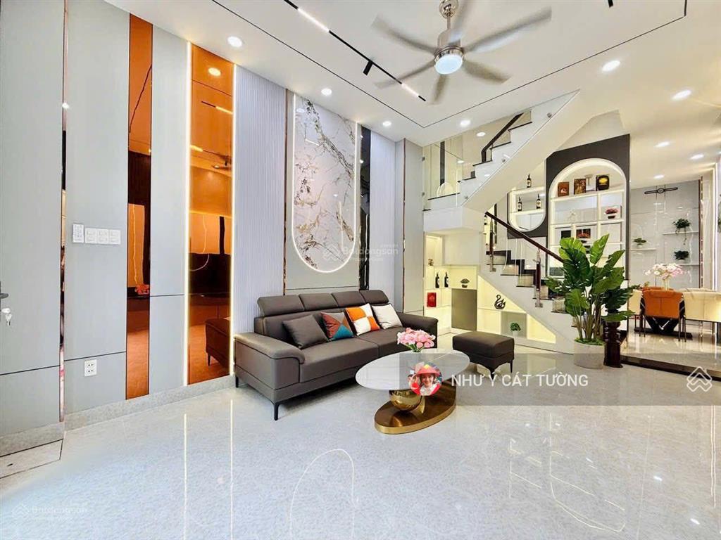 Lô góc xã đàn! 5m ra ô tô, ngõ thông, ba gác phi, mặt tiền 4.6m, 46m²*5t