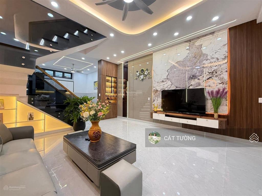 Cực hiếm! thái thịnh, lô góc, sát phố, ngõ nông, 25m ra ô tô tránh