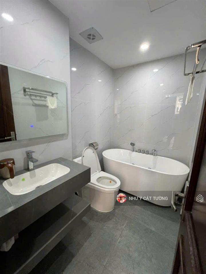 Rất gấp cho thuê nhà vương thừa vũ 3 ngủ thông sàn nhà mới thang máy