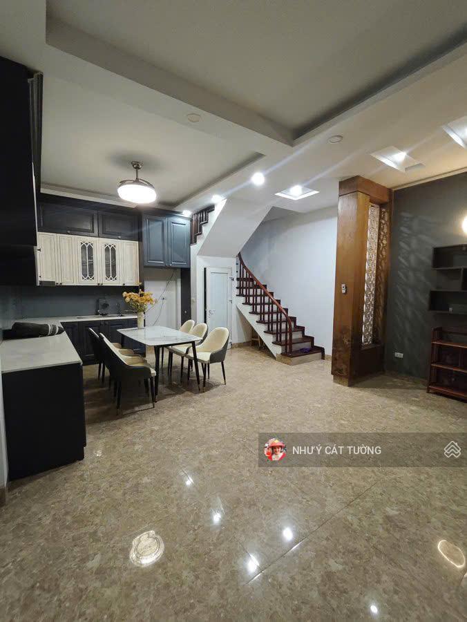 Cho thuê gấp trong tháng hồ đắc di 6 ngủ full nội thất ở ngay
