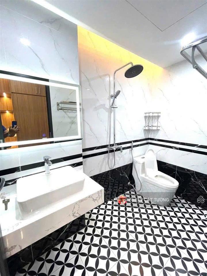 Cần cho thuê trong tháng nhà mới vũ trọng phụng cách phố 5m thang máy