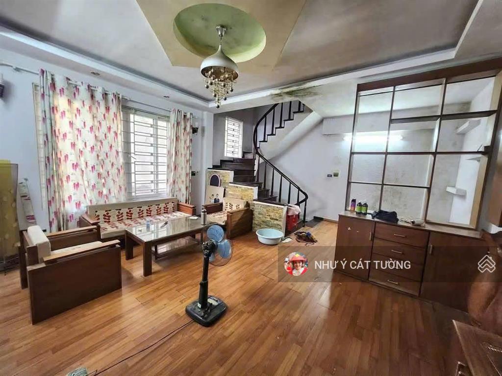 Cho thuê nhà nguyên căn ngõ 426 đường láng full nội thất 3 ngủ vào ở ngay 13,5