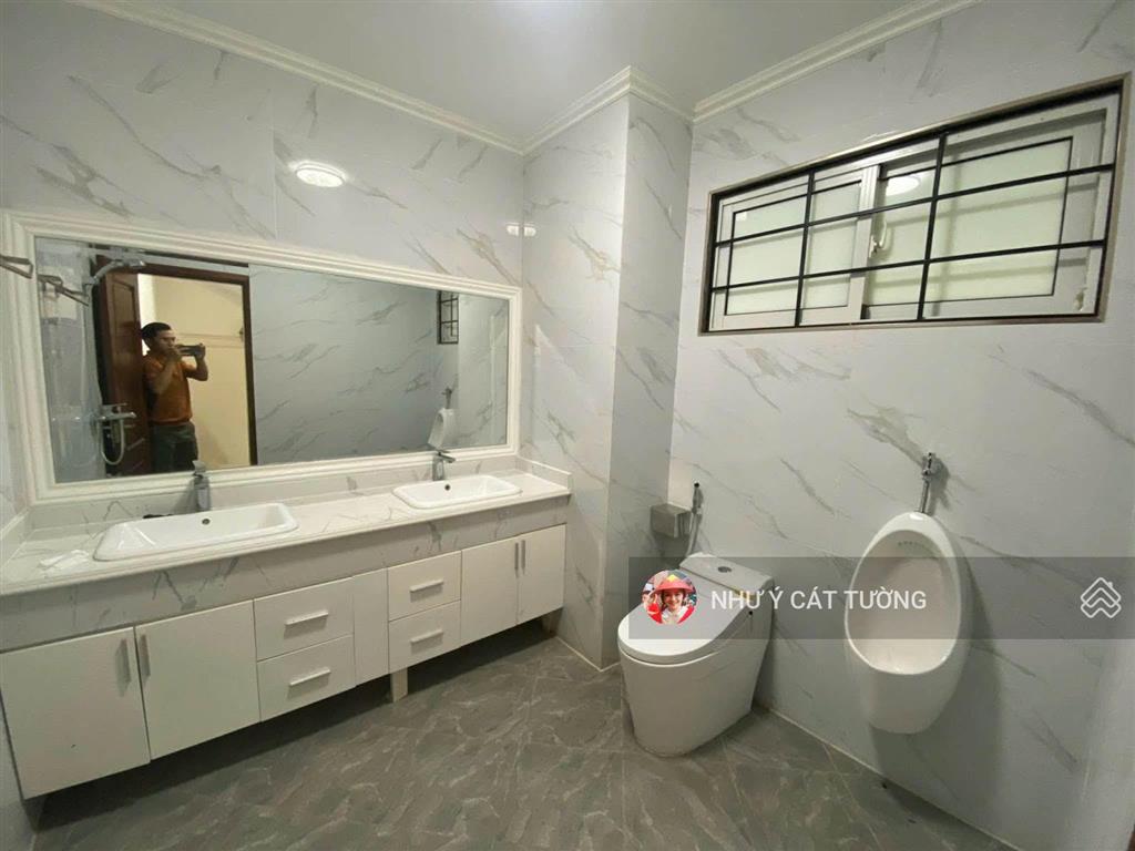 Cho thuê tòa vp mới tinh mặt phố phố trung kính, trung hòa cầu giấy nhà mới thang máy 195t/ tháng