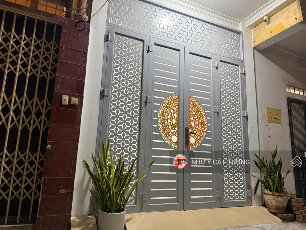 Cực hiếm nhà chùa bộc, nhà mới tinh, sạch sẽ, 2 ngủ, full nội thất, ở ngay, 15 triệu