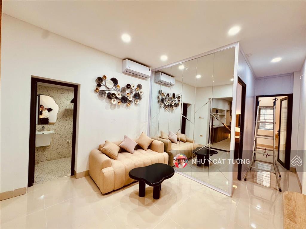 Cho thuê tập thể 190 lò đúc, 2 ngủ, 2 vs, ở ngay, 8,8 triệu