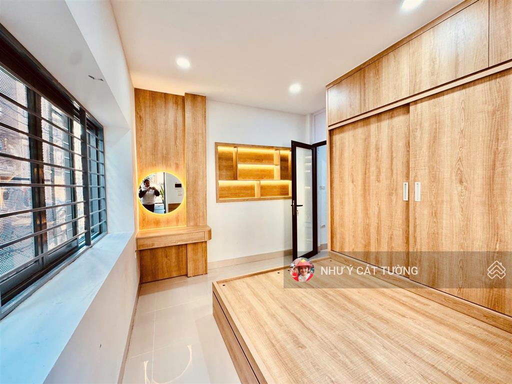 Cho thuê tập thể 190 lò đúc, 2 ngủ, 2 vs, ở ngay, 8,8 triệu