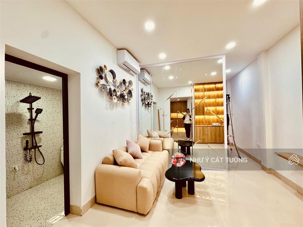 Cho thuê tập thể 190 lò đúc, 2 ngủ, 2 vs, ở ngay, 8,8 triệu