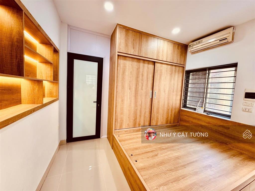 Cho thuê tập thể 190 lò đúc, 2 ngủ, 2 vs, ở ngay, 8,8 triệu