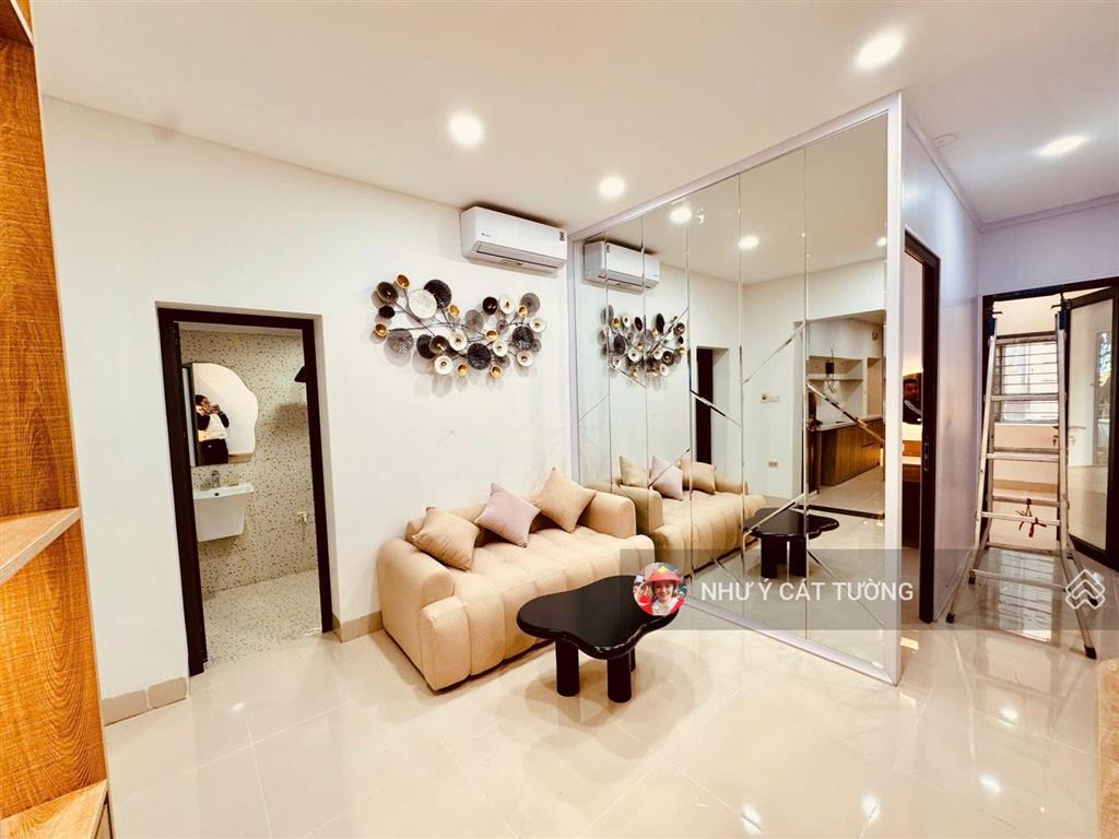 Cho thuê tập thể 190 lò đúc, 2 ngủ, 2 vs, ở ngay, 8,8 triệu