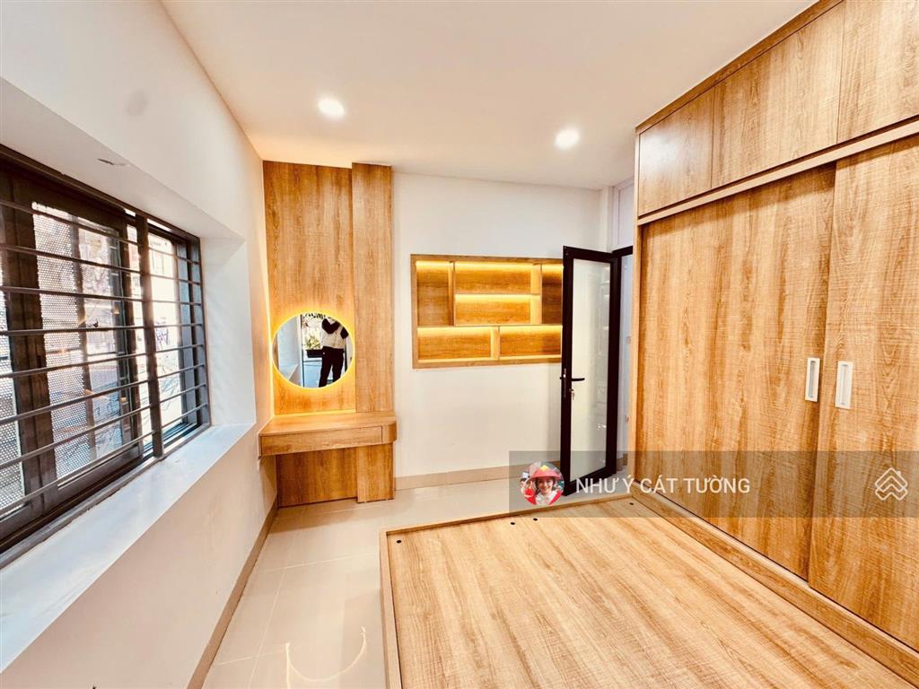Cho thuê tập thể 190 lò đúc, 2 ngủ, 2 vs, ở ngay, 8,8 triệu