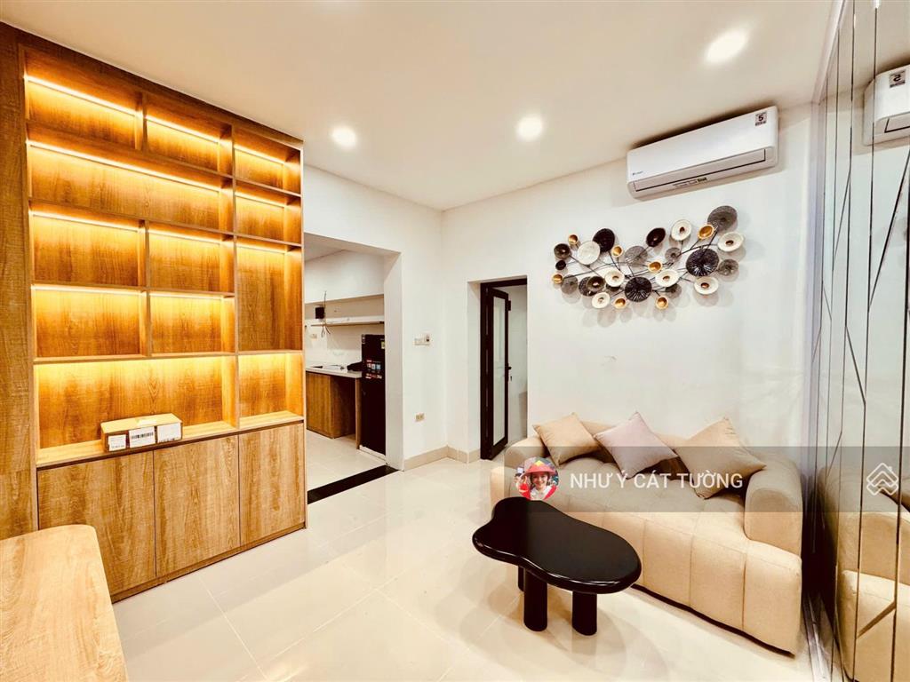 Cho thuê tập thể 190 lò đúc, 2 ngủ, 2 vs, ở ngay, 8,8 triệu