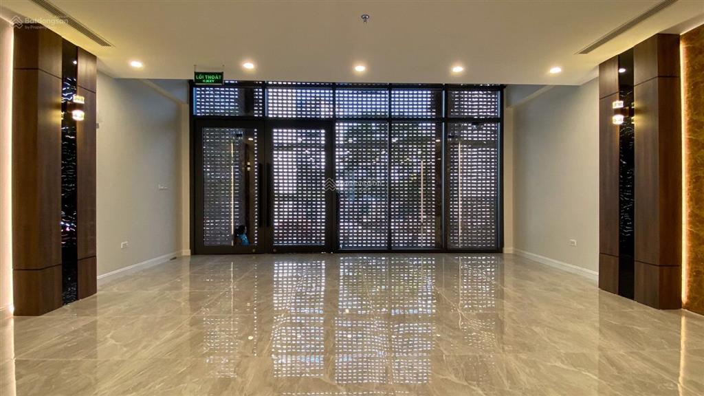 Cho thuê tòa nhà mặt phố vạn phúc. dt 90 m * 7 tầng .mt  6 m . thông sàn , thang máy, pccc