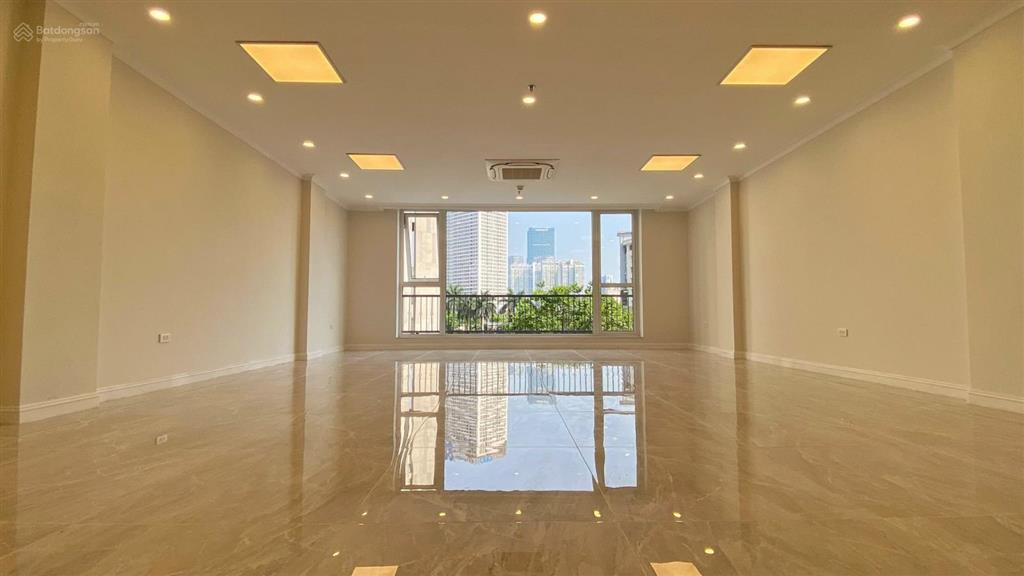 Cho thuê nhà nguyên căn tại đỗ quang .dt  70m * 5.5 tầng. lô góc, ngõ ô tô , 32 triệu